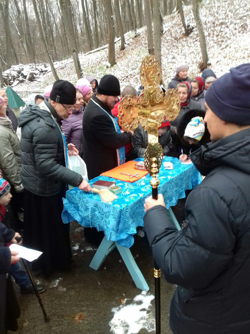 Крестный ход на источник Пресвятой Богородицы в Престольный праздник Казанского храма